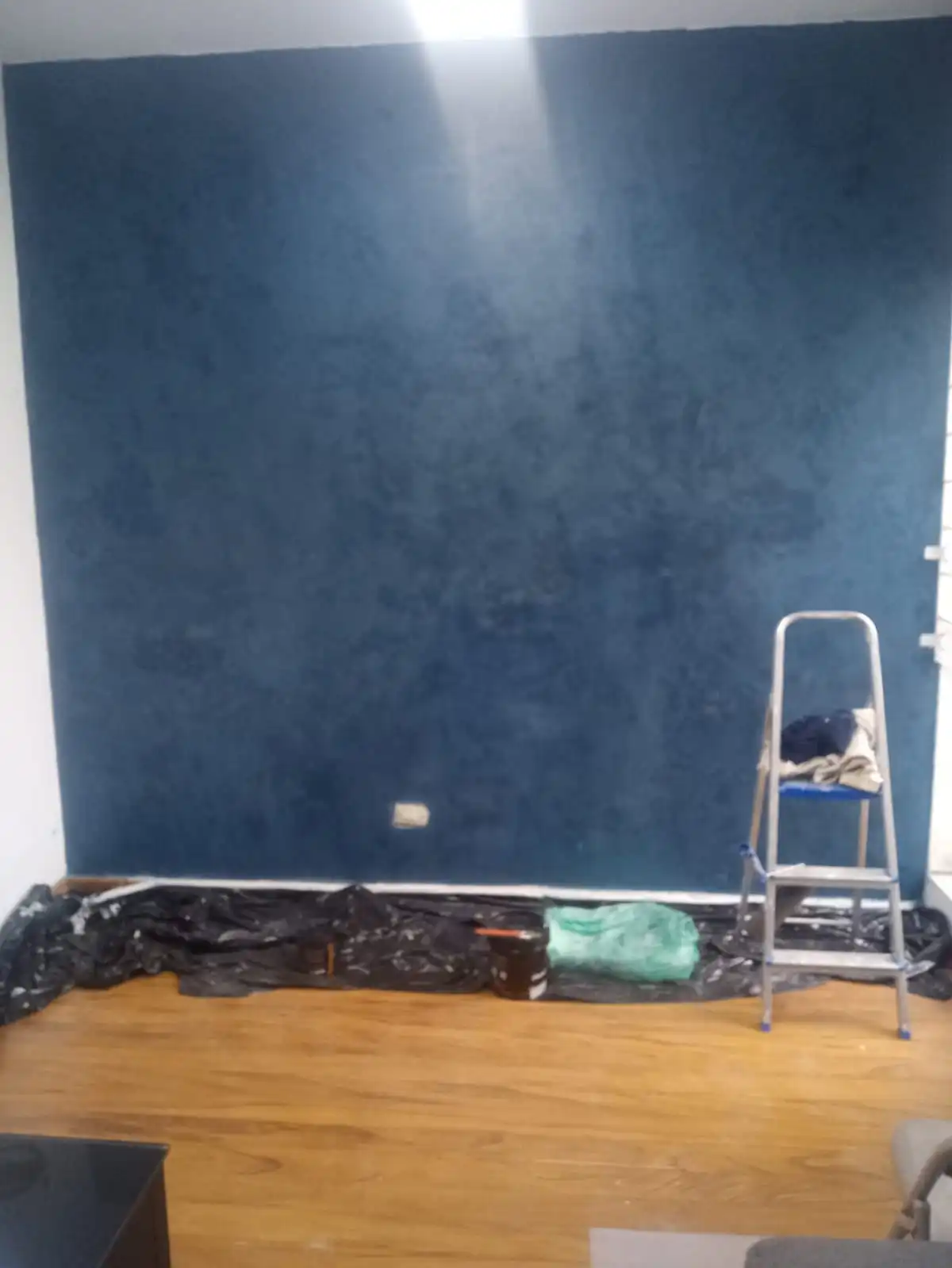 parede com pintura de marmore