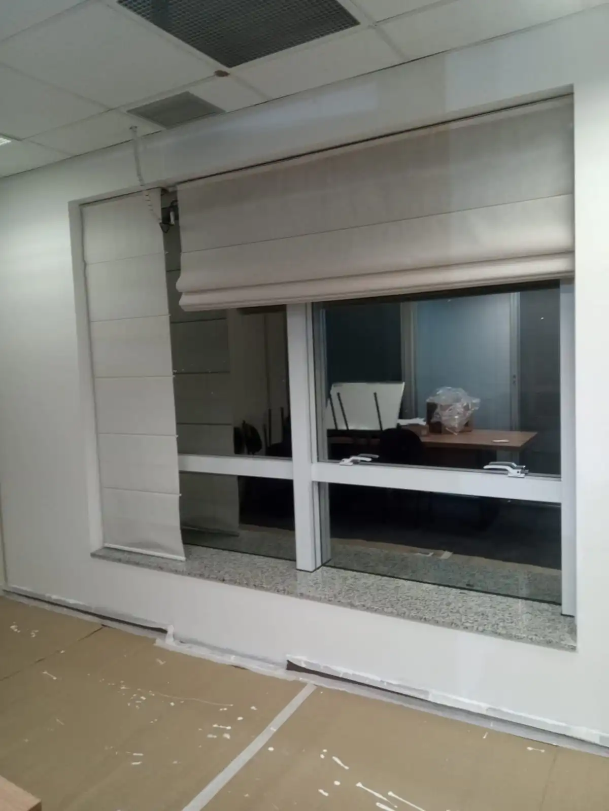 parede pintada de branco